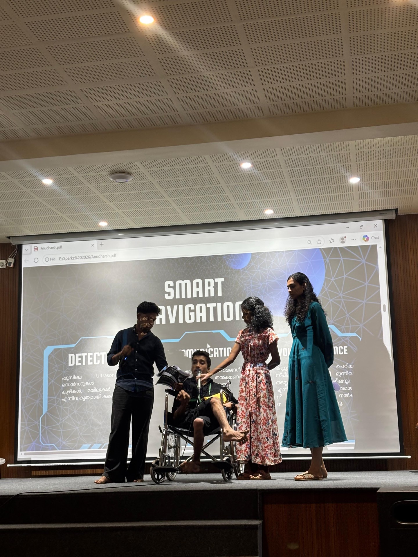 Anudarsh presenting Smart Navigation on stage